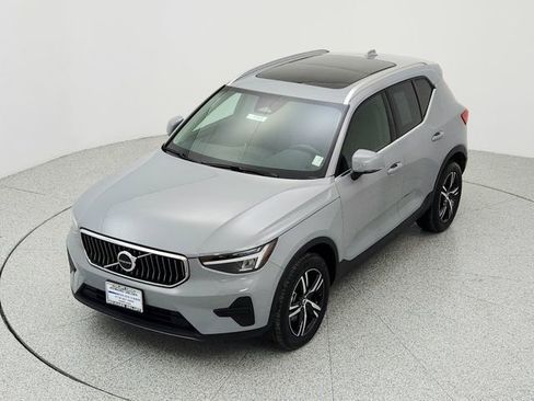 Certified 2025 Volvo XC40 B5 Core image 13