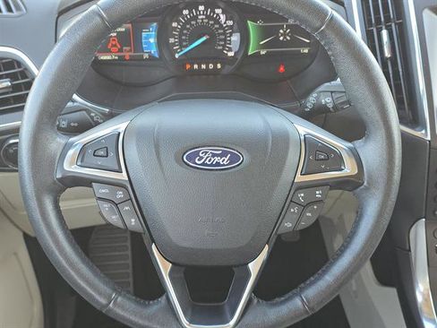 Used 2020 Ford Edge Titanium image 17