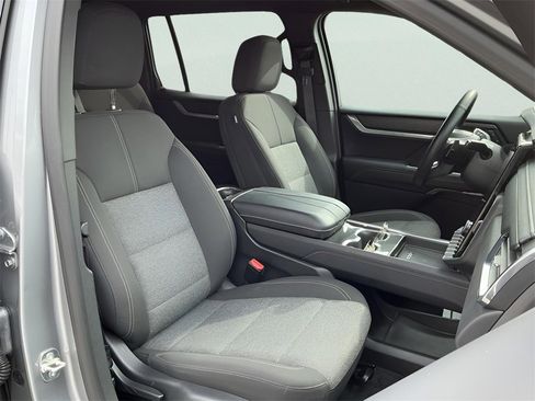 Used 2025 GMC Acadia Elevation image 19