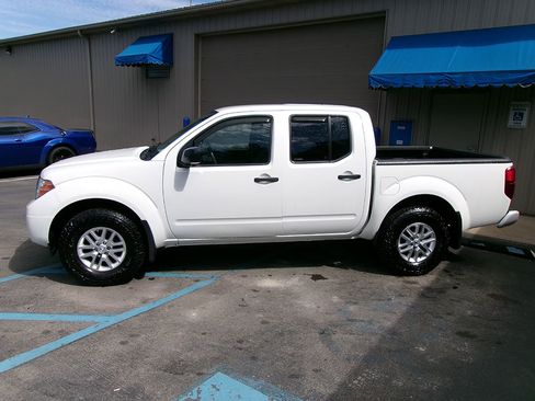 Used 2019 Nissan Frontier S image 3