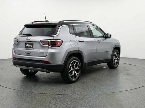 Used 2025 Jeep Compass Limited image 9