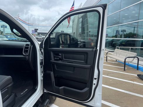 Used 2024 RAM 3500 Tradesman w/ Chrome Appearance Group AWD/4WD image 15