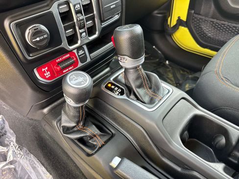 Certified 2023 Jeep Gladiator Mojave w/ Cold Weather Group image 26