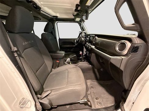 Used 2018 Jeep Wrangler Unlimited Sahara image 24