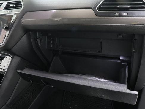 Used 2022 Volkswagen Tiguan SE R-Line image 32