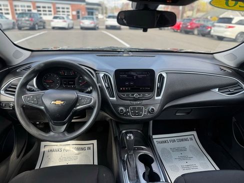 Used 2020 Chevrolet Malibu LT FWD image 23