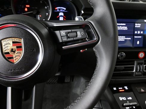 Used 2025 Porsche Macan image 11