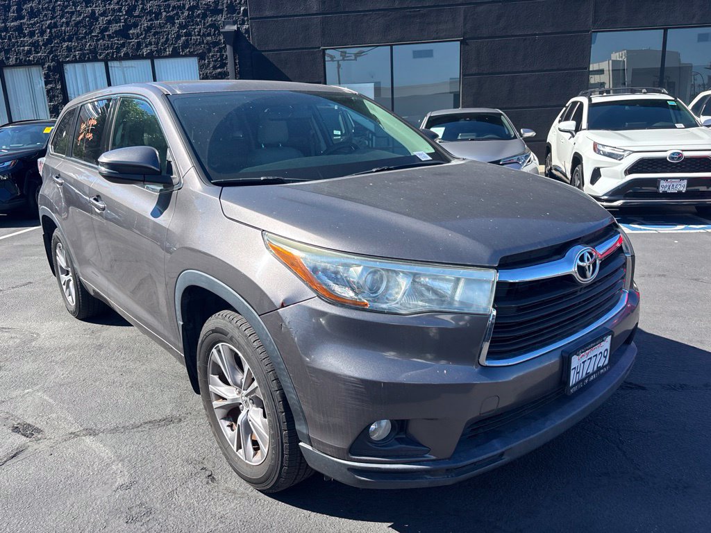 Used 2015 Toyota Highlander Plus AWD/4WD image 2