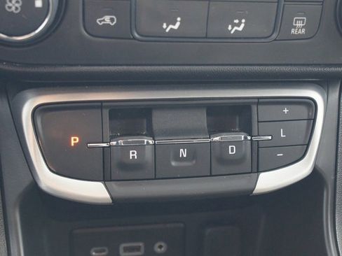 Used 2024 GMC Terrain SLE image 10