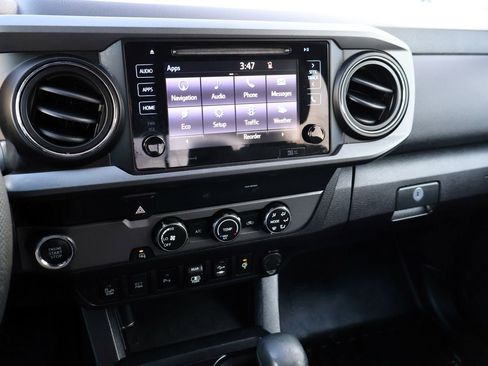 Used 2019 Toyota Tacoma TRD Sport w/ Technology Package image 24