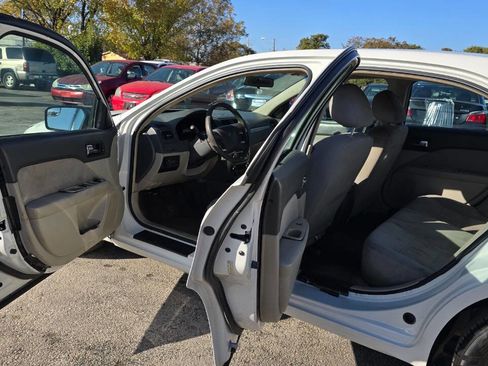 Used 2011 Ford Fusion S image 8