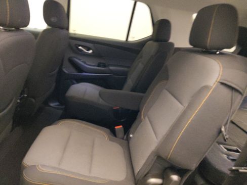 Used 2021 Chevrolet Traverse LT FWD image 18