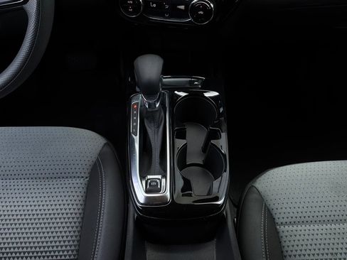 Used 2025 Chevrolet Trax LT FWD image 13