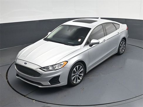Used 2019 Ford Fusion SE image 45