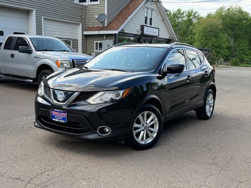 Used 2019 Nissan Rogue Sport SV w/ Technology Package AWD/4WD image 2