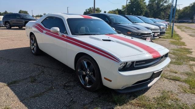 Used 2013 Dodge Challenger SXT RWD image 2