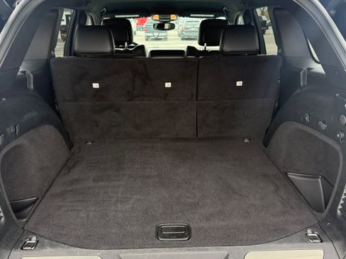 Used 2019 Jeep Grand Cherokee Limited AWD/4WD image 8