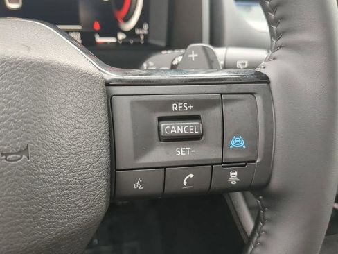 Certified 2025 Nissan Rogue Platinum image 27