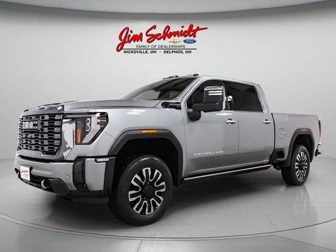 Used 2024 GMC Sierra 2500 Denali Ultimate AWD/4WD image 3