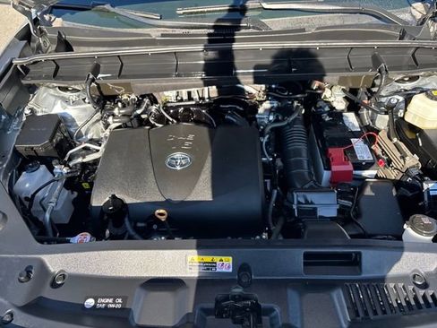 Used 2022 Toyota Highlander XLE image 24