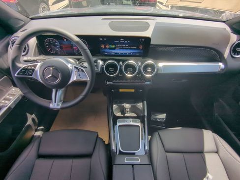 New 2025 Mercedes-Benz GLB 250 image 2