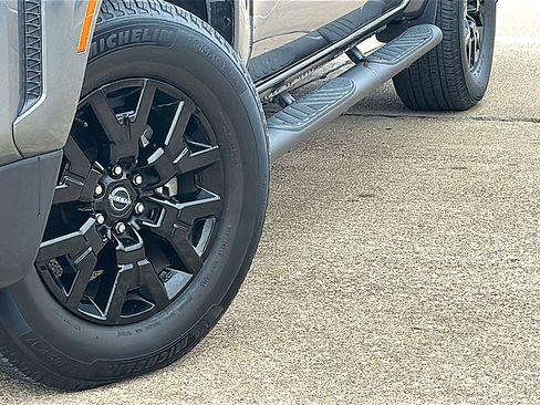 Used 2023 Nissan Frontier SV w/ Midnight Edition Package image 3