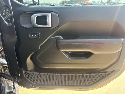Used 2022 Jeep Gladiator Rubicon w/ LED Lighting Group AWD/4WD image 13