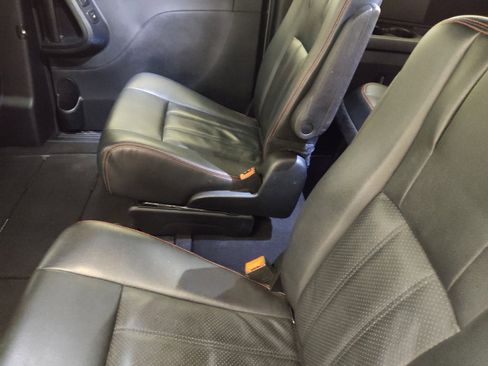 Used 2017 Dodge Grand Caravan GT image 18