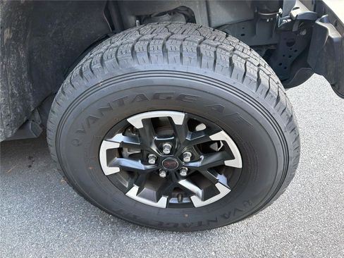 Used 2025 Jeep Wrangler Unlimited Rubicon AWD/4WD image 8