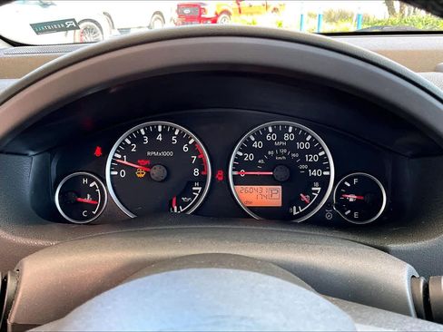 Used 2005 Nissan Pathfinder LE RWD image 25