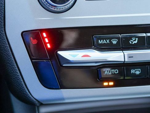 Used 2022 Ford Explorer XLT image 26