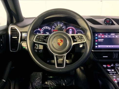 Used 2022 Porsche Cayenne Platinum Edition image 15