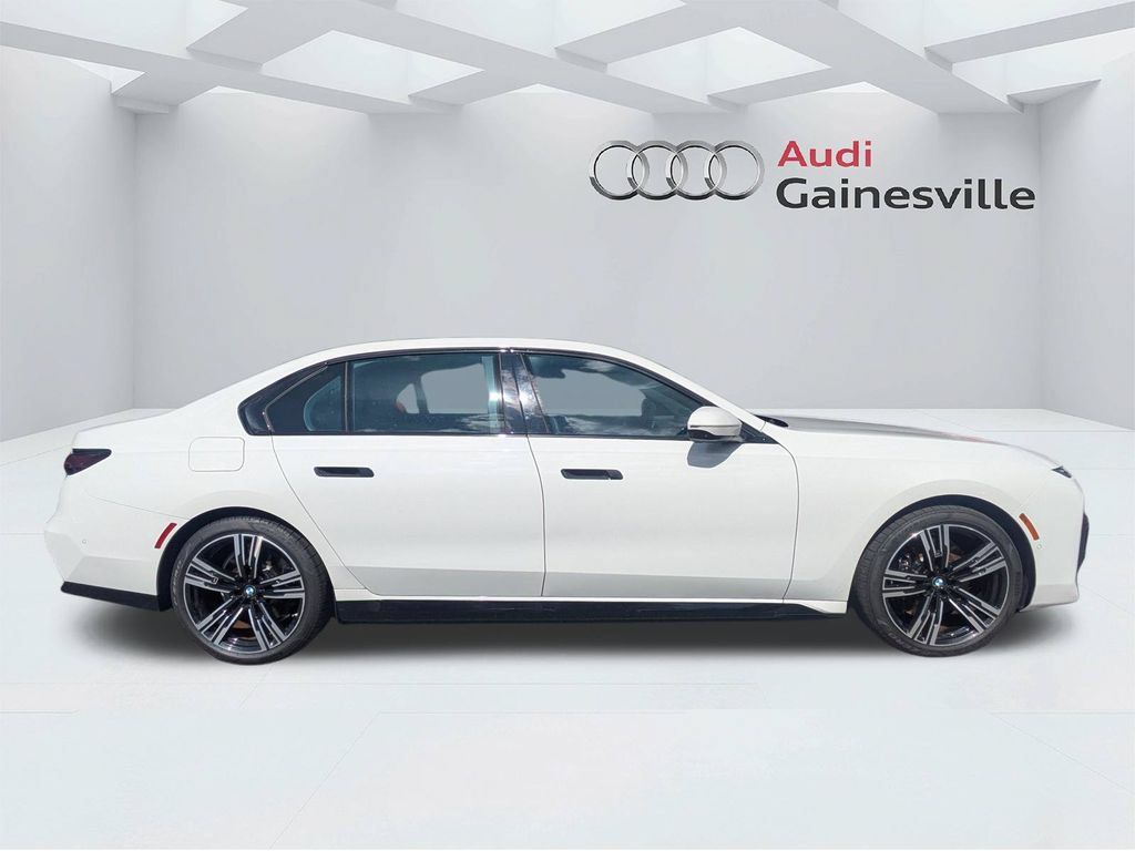 Used 2023 BMW i7 xDrive60 w/ Parking Assistance Package AWD/4WD image 2