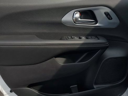 New 2026 Chrysler Pacifica Limited w/ S Appearance Package FWD image 21
