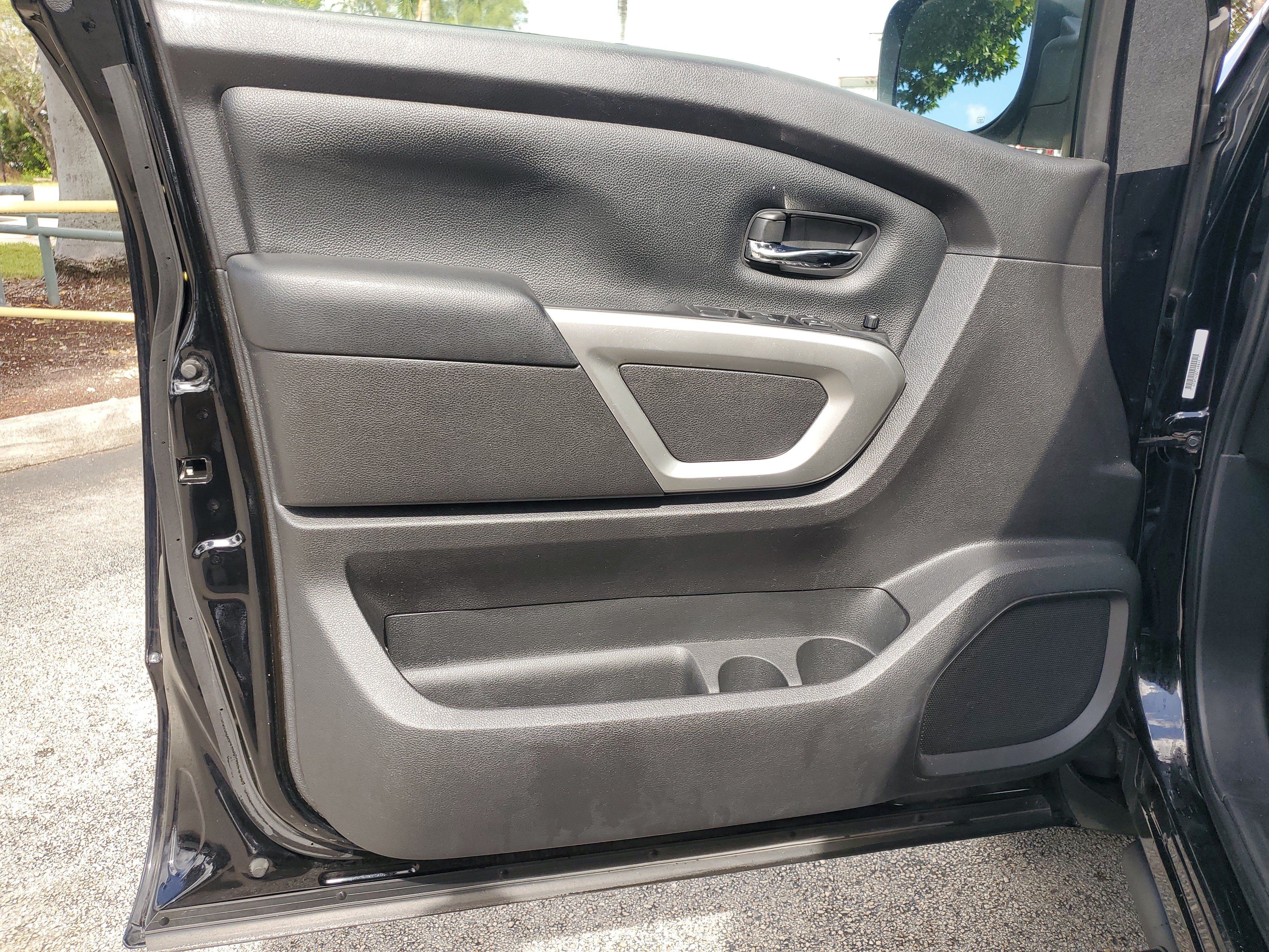 Used 2021 Nissan Titan SV w/ SV Convenience Package RWD image 15