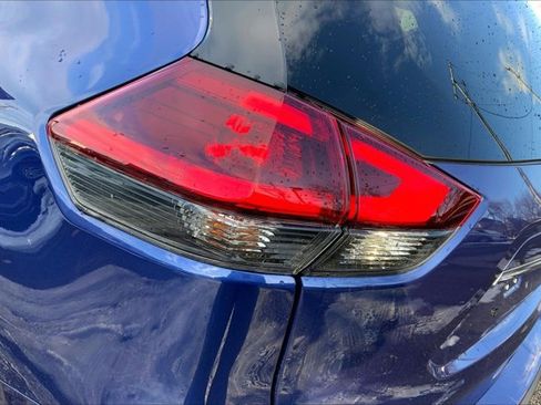 Used 2018 Nissan Rogue SV image 27