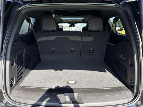 New 2025 Chevrolet Suburban LT w/ Comfort Package AWD/4WD image 8