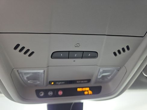 Used 2021 Chevrolet Equinox Premier image 26