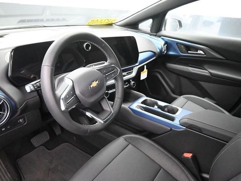 New 2026 Chevrolet Equinox EV LT image 17