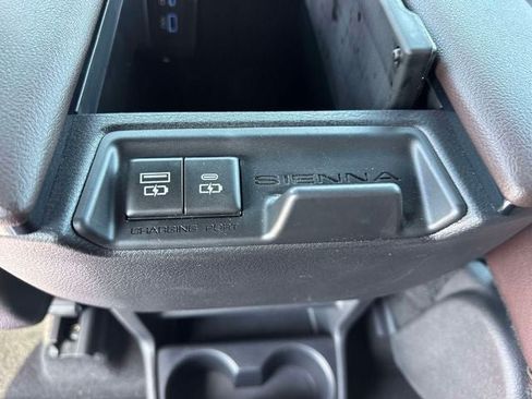 Used 2023 Toyota Sienna Platinum AWD/4WD image 26
