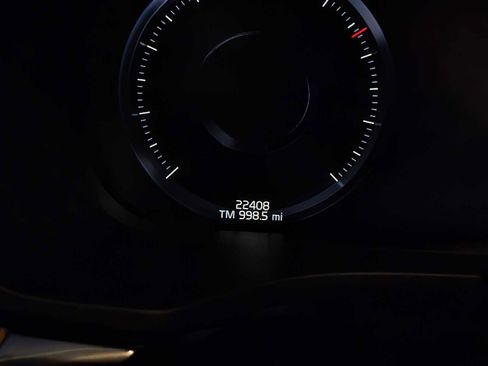 Certified 2021 Volvo XC60 T5 Momentum w/ Advanced Package image 25