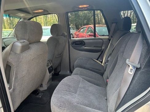 Used 2004 Chevrolet TrailBlazer LS w/ LS Preferred Equipment Group RWD image 16
