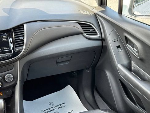 Used 2019 Chevrolet Trax LT w/ LT Convenience Package AWD/4WD image 20