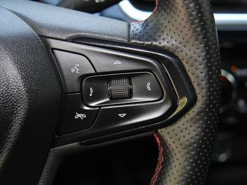 Used 2024 Chevrolet Trax RS w/ Sunroof Package FWD image 25