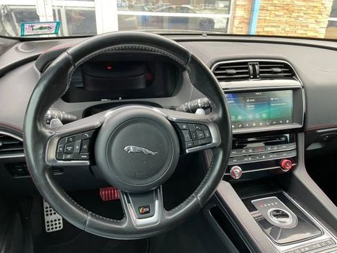 Used 2019 Jaguar F-PACE S image 23
