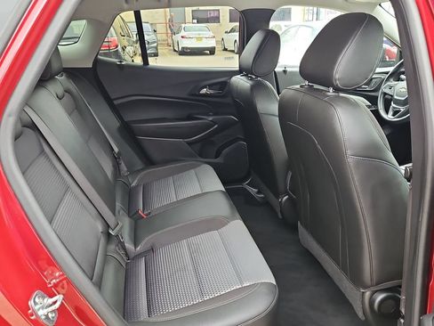 Used 2025 Chevrolet Trax LT w/ LT Convenience Package FWD image 30