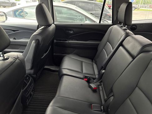 Used 2017 Honda Pilot Touring image 11