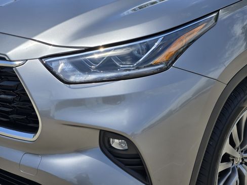 Used 2025 Toyota Highlander Limited AWD/4WD image 36