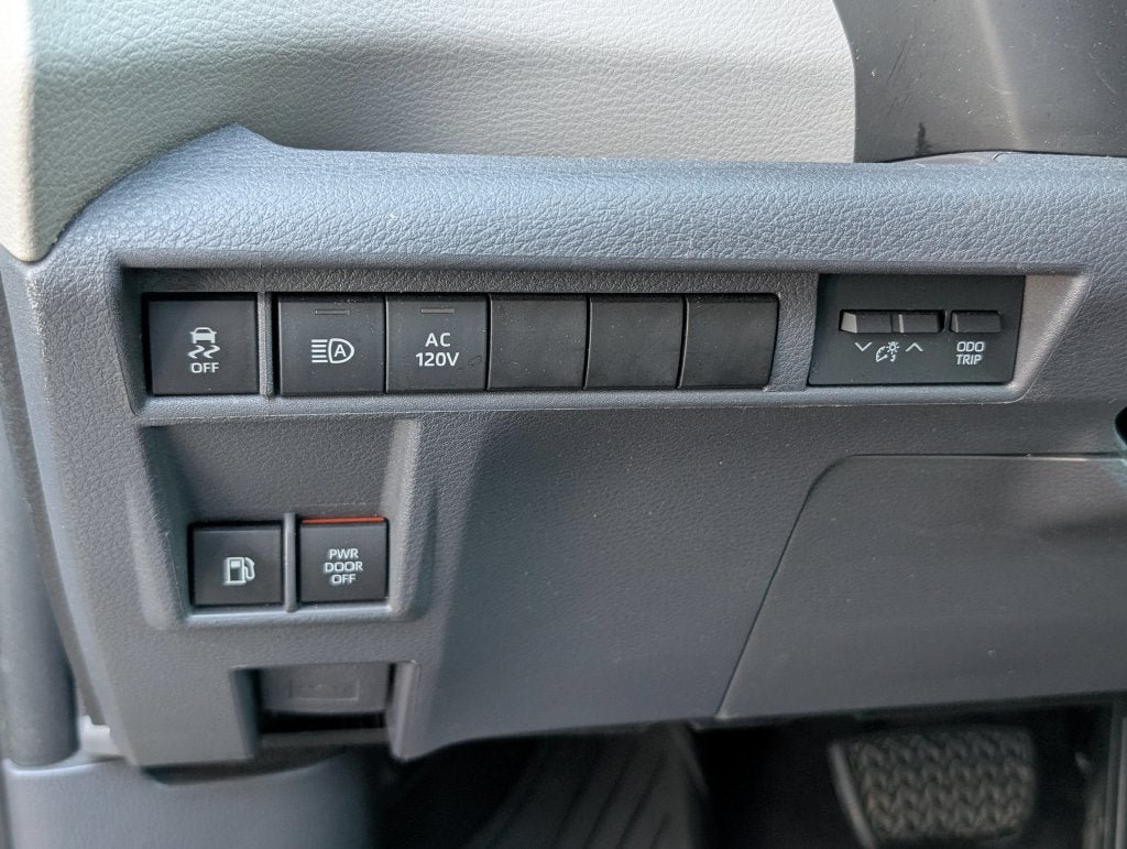Certified 2022 Toyota Sienna XLE w/ XLE Plus Package FWD image 12