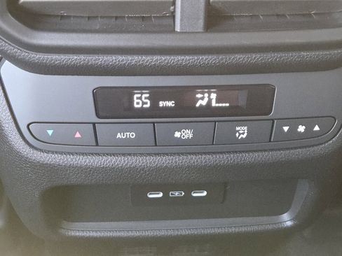 Used 2025 Honda Pilot EX-L image 24